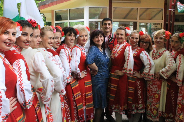 Цвета Караянчева поднесе поздравителен адрес от премиера Борисов към тракийците от Кърджали 