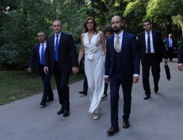 Гостите на Симеон минаха 400