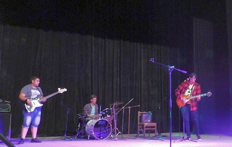 Артисти дадоха всичко от себе си на сцената в Девин за лечението на Атанаска