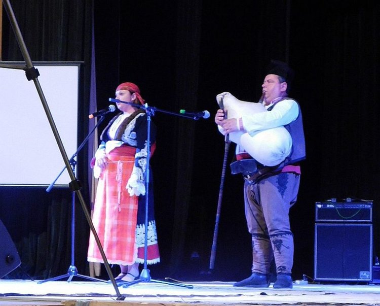 Артисти дадоха всичко от себе си на сцената в Девин за лечението на Атанаска