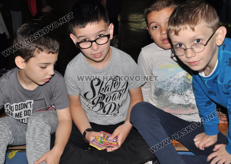 Наплив за „Забавно лято“ на Младежкия център, 50 деца чакат в резерв