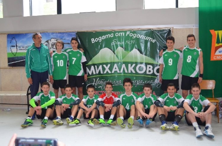 14-годишните момчета на волейболния „Родопа” излизат в шампионска битка днес. Да ги подкрепим!