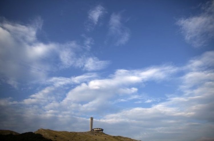 Чинията на "Бузлуджа" – проекти, филми и пълна разруха  