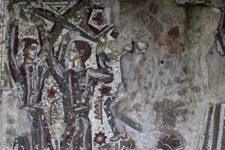 Чинията на "Бузлуджа" – проекти, филми и пълна разруха  