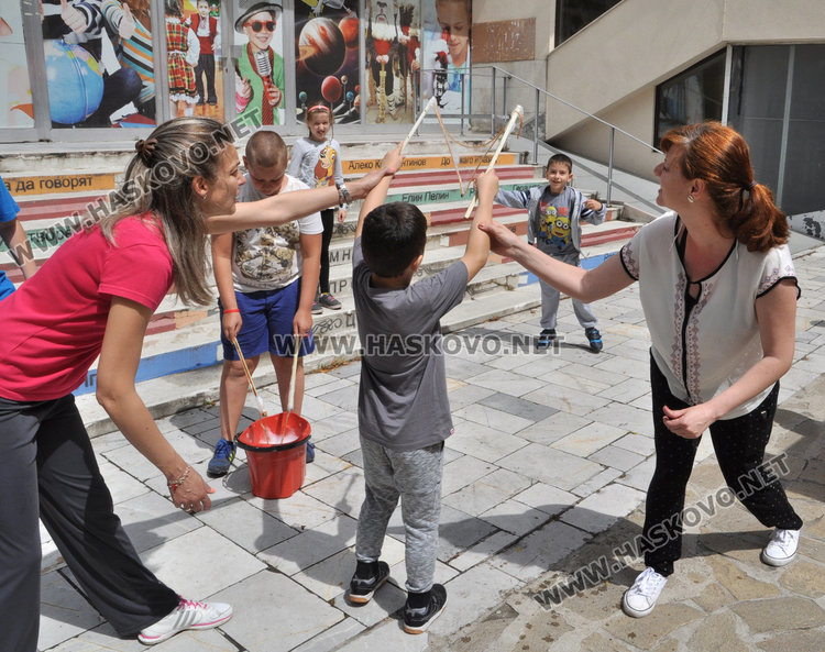 Наплив за „Забавно лято“ на Младежкия център, 50 деца чакат в резерв