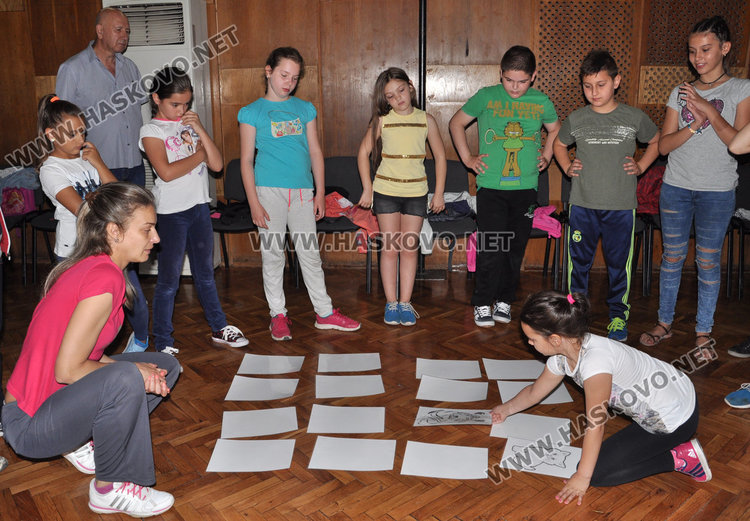 Наплив за „Забавно лято“ на Младежкия център, 50 деца чакат в резерв