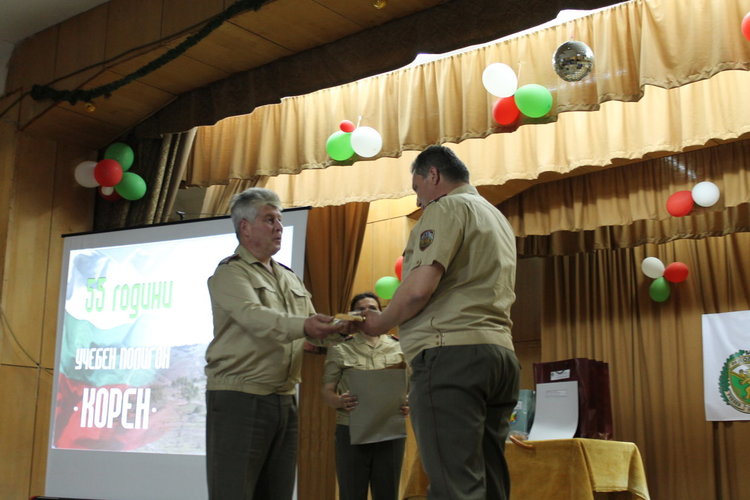 Награди за военни по повод 55 г. от създаването на полигона в Корен