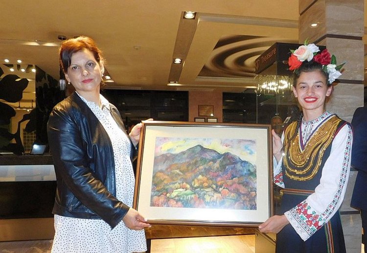 Смолянски художници дариха творби, за да подкрепят Атанаска в битката й със Саркома на Юинг