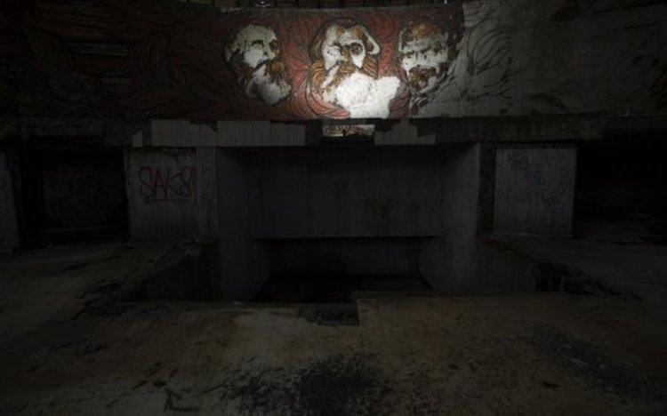 Чинията на "Бузлуджа" – проекти, филми и пълна разруха  