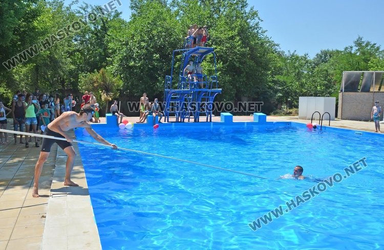 С демонстрации на водно спасяване басейн "Химик" ще отвори врати на 21 юни
