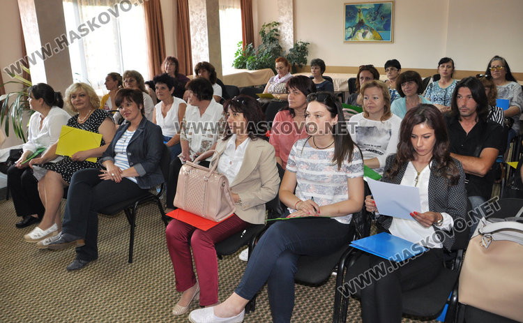 Фамилни групови конференции спасяват децата от отпадане от училище