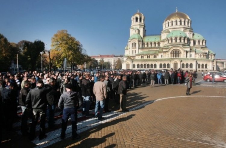 Полицаите се говят за протести, искат по-високи заплати от новия министър