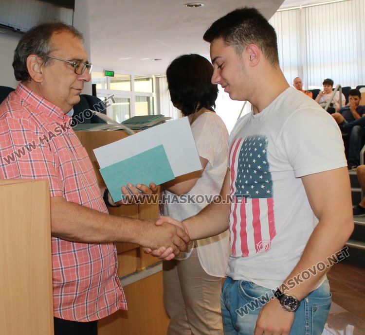 Бояна Иванова - първенец на Випуск 2017 на СУ "Л.Каравелов"