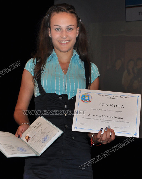 Езиковата изпрати  випуск с 50 % отличници