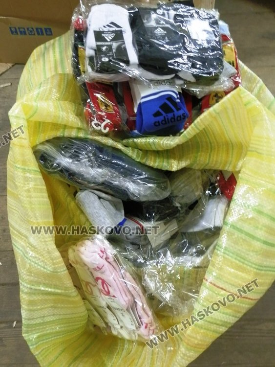 Ментета на маркови стоки спрени на границата в полски камион