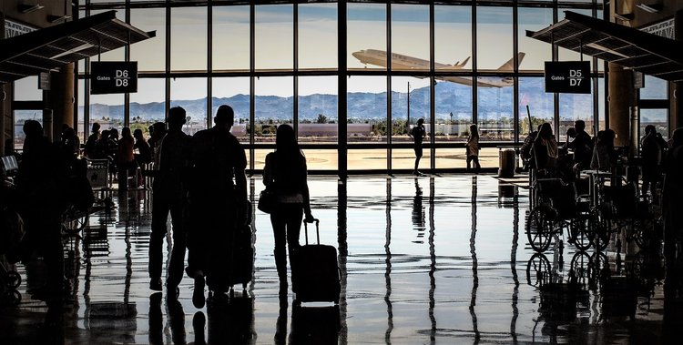 Глобалните номади: Поколението, което няма с какво да бъде изнудвано