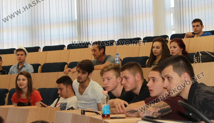 Бояна Иванова - първенец на Випуск 2017 на СУ "Л.Каравелов"