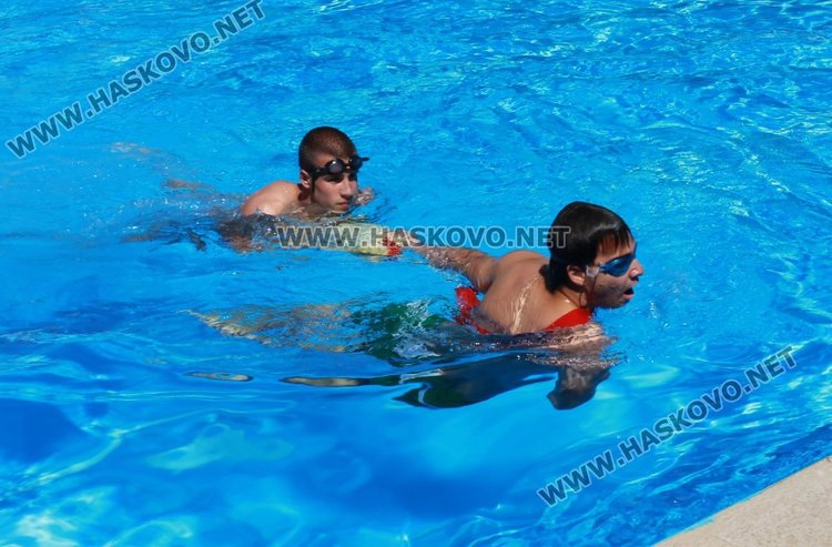 Започна набирането на желаещи да се включат в обучението по плуване, което започва от 1 юли на басейн "Химик" в Димитровград