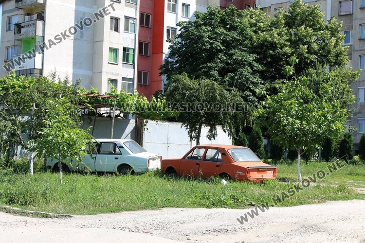 Община Димитровград обяви телефон, на който гражданите могат да подават сигнали за изоставени автомобили