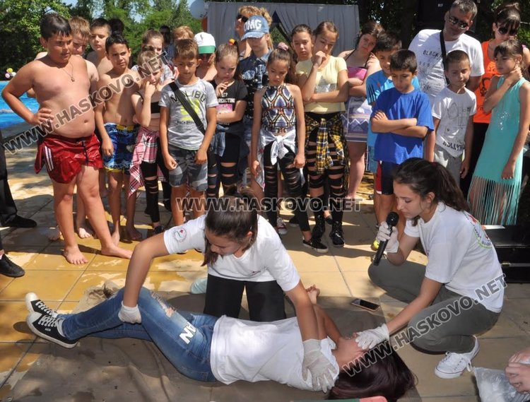 Отборът на СУ "Любен Каравелов", победител от областното състезанието по Защита при бедствия, пожари и извънредни ситуации