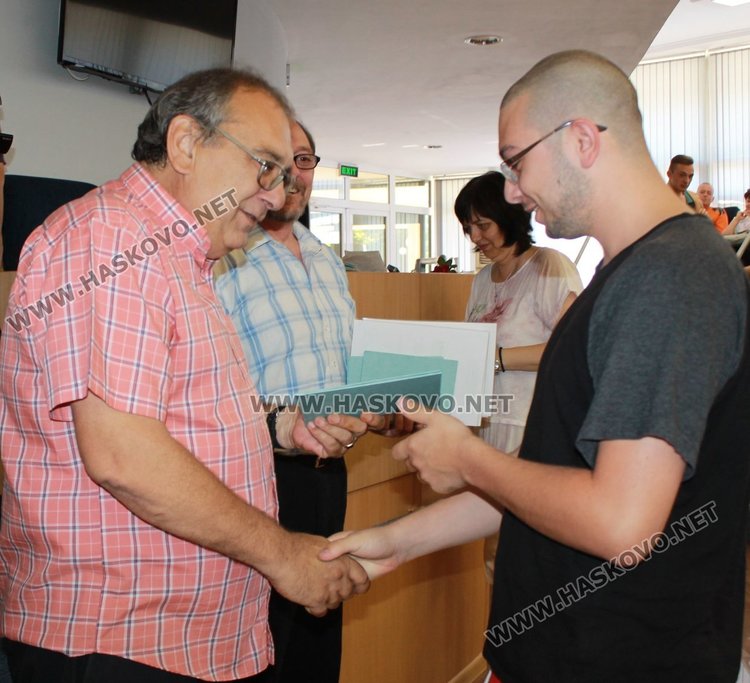 Бояна Иванова - първенец на Випуск 2017 на СУ "Л.Каравелов"