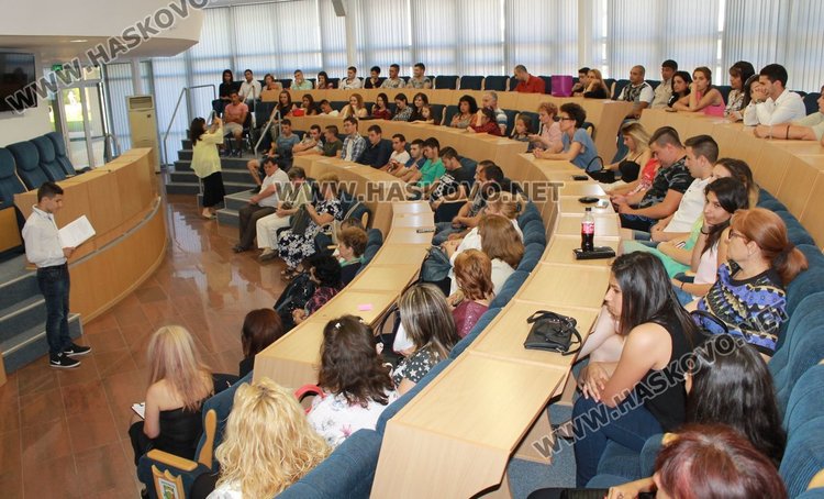 Церемонията се проведе в зала "Гросето"