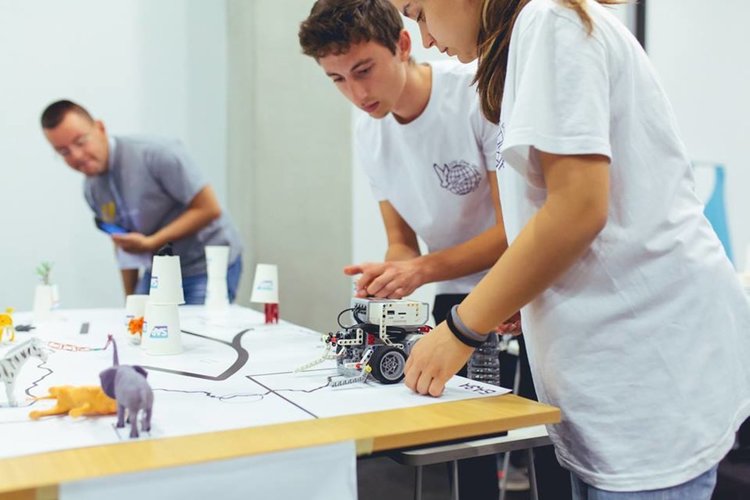 Специална награда по роботика за Паисиевци