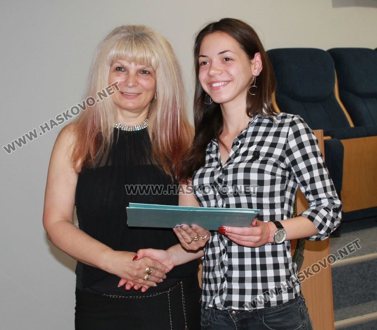 39 зрелостници от Професионалната гимназия се дипломираха