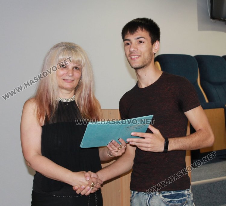 39 зрелостници от Професионалната гимназия се дипломираха