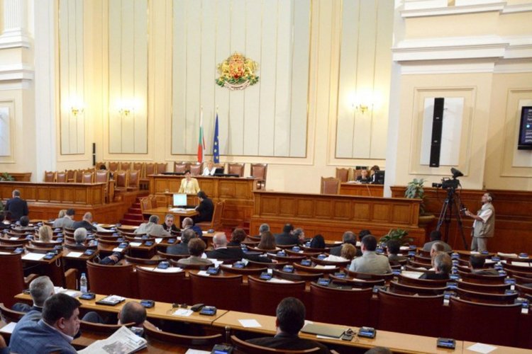 НС одобри по-високата минимална пенсия