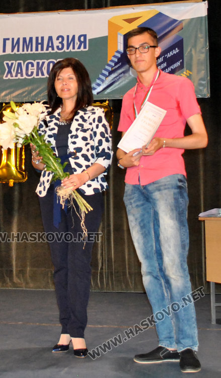 Дипломи и 25 медала за абитуриентите от ПМГ, Петър Велков първенец