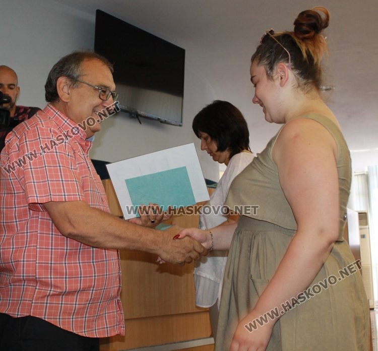 Бояна Иванова - първенец на Випуск 2017 на СУ "Л.Каравелов"