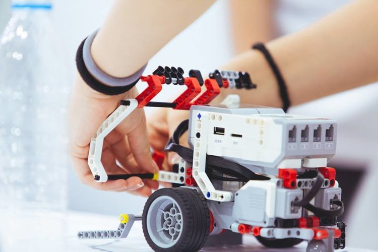 Специална награда по роботика за Паисиевци