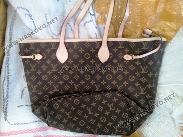 Ментета на маркови стоки спрени на границата в полски камион