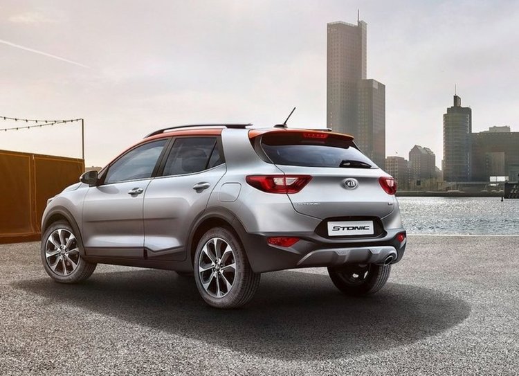 "Киа" излиза на пазара на компактни кросоувъри със "Стоник"
