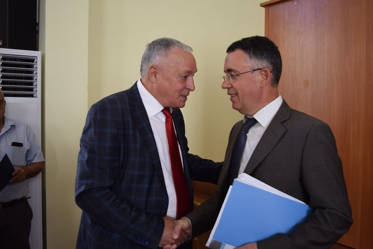 Кметът получи позлатена значка с българския трикольор за работа в името на гражданите