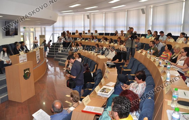 "Светът на българина през ХХ век" нищят 59 специалисти в Димитровград