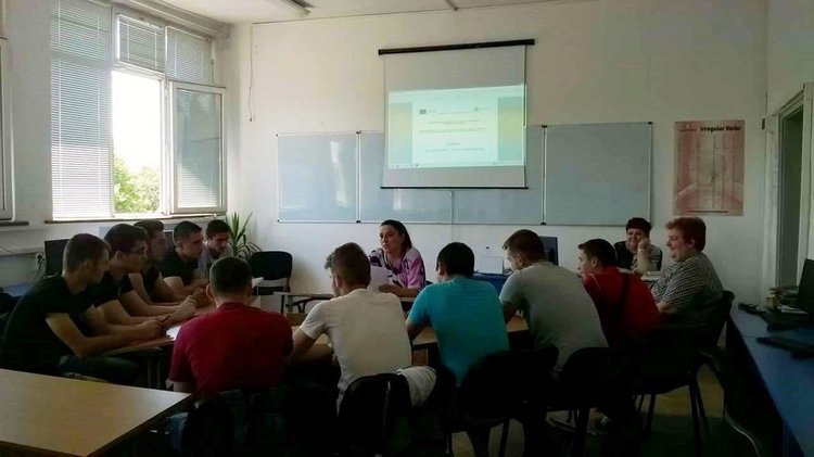 В Електрониката се състезаваха по български език и литература