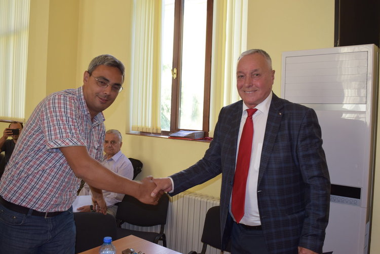 Общинските съветници Миглена Топалова и Назми Мюмюн положиха клетва в местния парламент