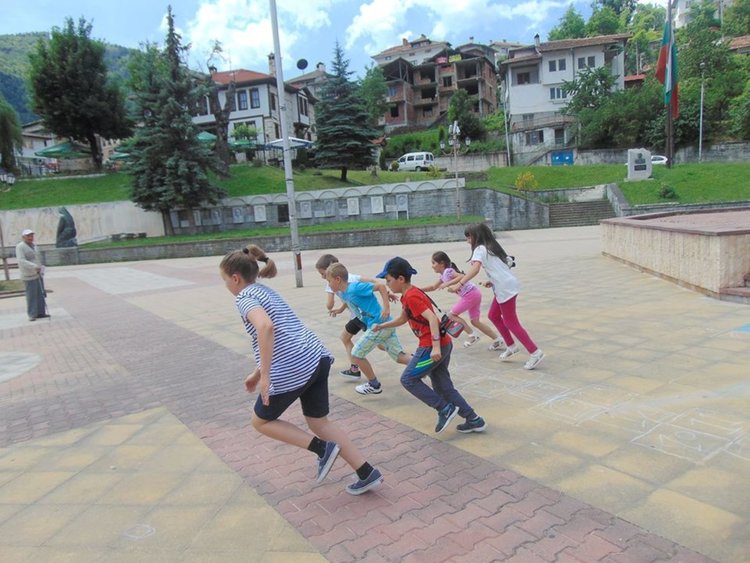 Читалището в Устово забавлява деца в Лятно училище за поредна година