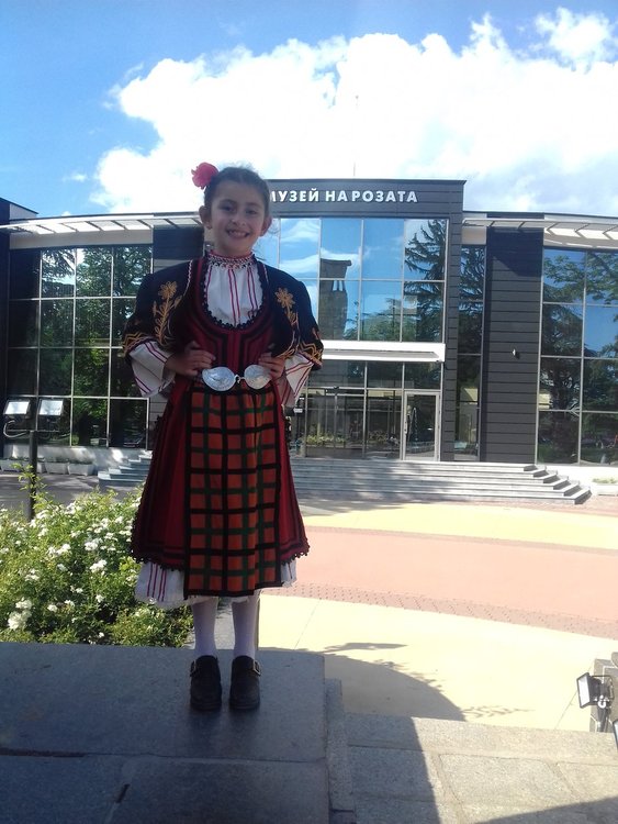 Талантливата Надежда с първо място във фолклорен конкурс