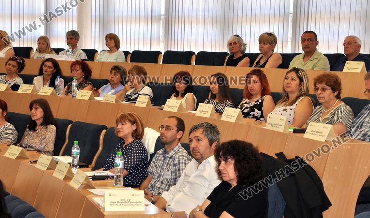 В зала "Гросето" днес започна двудневна конференция на тема "Светът на българина през ХХ век"