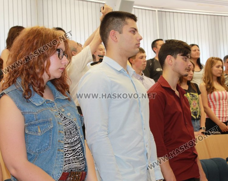 62-ма зрелостници от ПМГ "Иван Вазов" се дипломираха