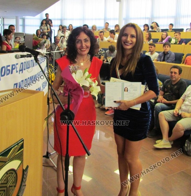 62-ма зрелостници от ПМГ "Иван Вазов" се дипломираха