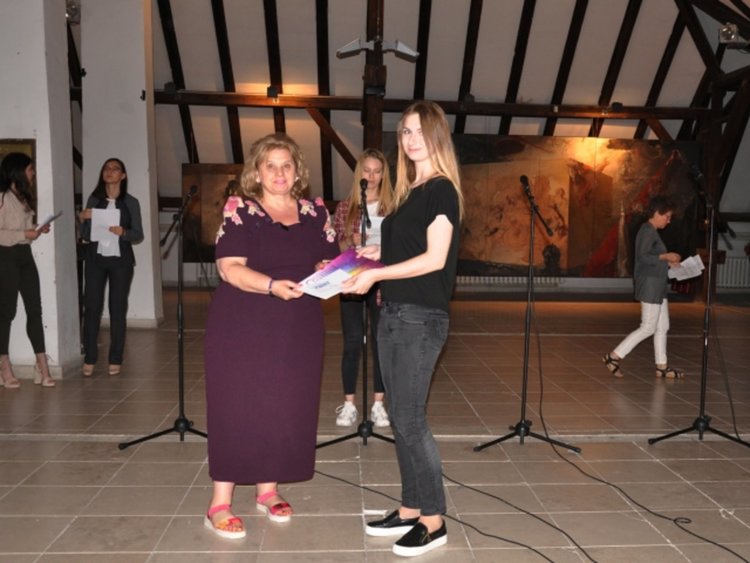 Марина от Езиковата с приз за есе на немски