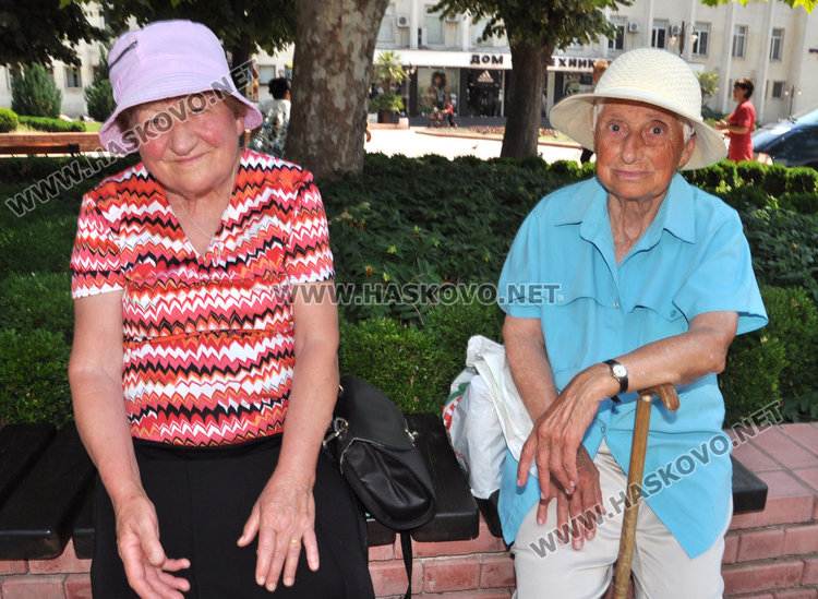 Лятото вкара децата в шадраваните  в центъра на Хасково
