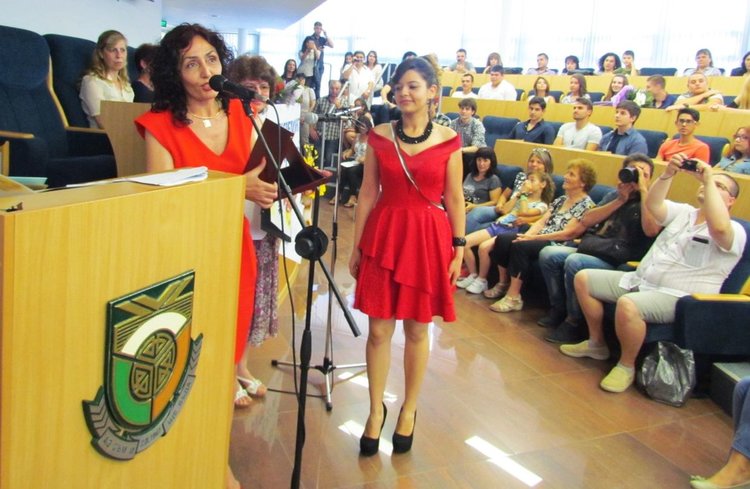 62-ма зрелостници от ПМГ "Иван Вазов" се дипломираха