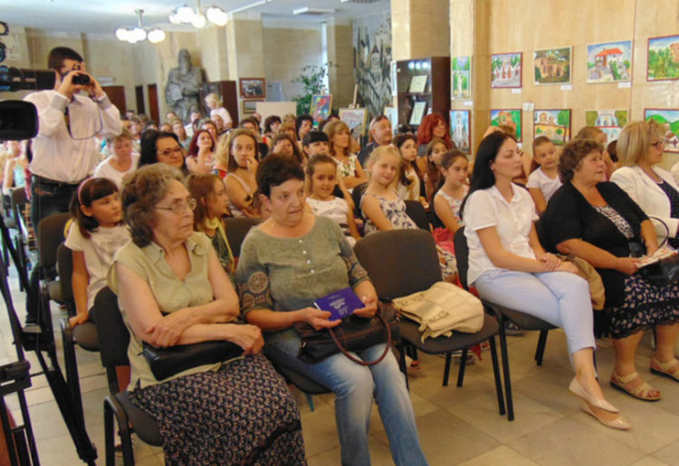 Градската библиотека в Асеновград отличи ОИЦ с почетна грамота