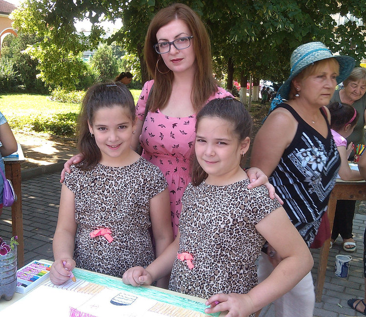 Деца рисуваха в Градина