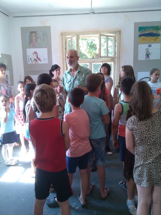 Деца рисуваха в Градина